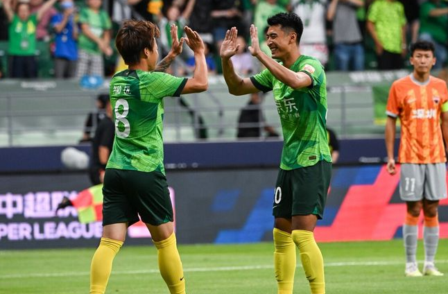 国安vs深圳队：实力再现，深圳惨败5-0，一球未进粉丝落泪