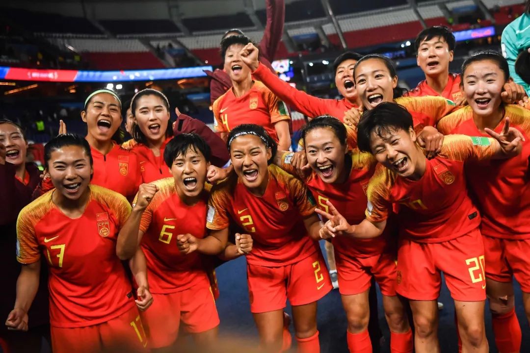 女足世界杯<a href='/aileba-news/aileba-tag/aileba-6952.html' style='color: blue;'>直播</a>：中国女足VS英格兰女足，实力对决谁能捧得胜利