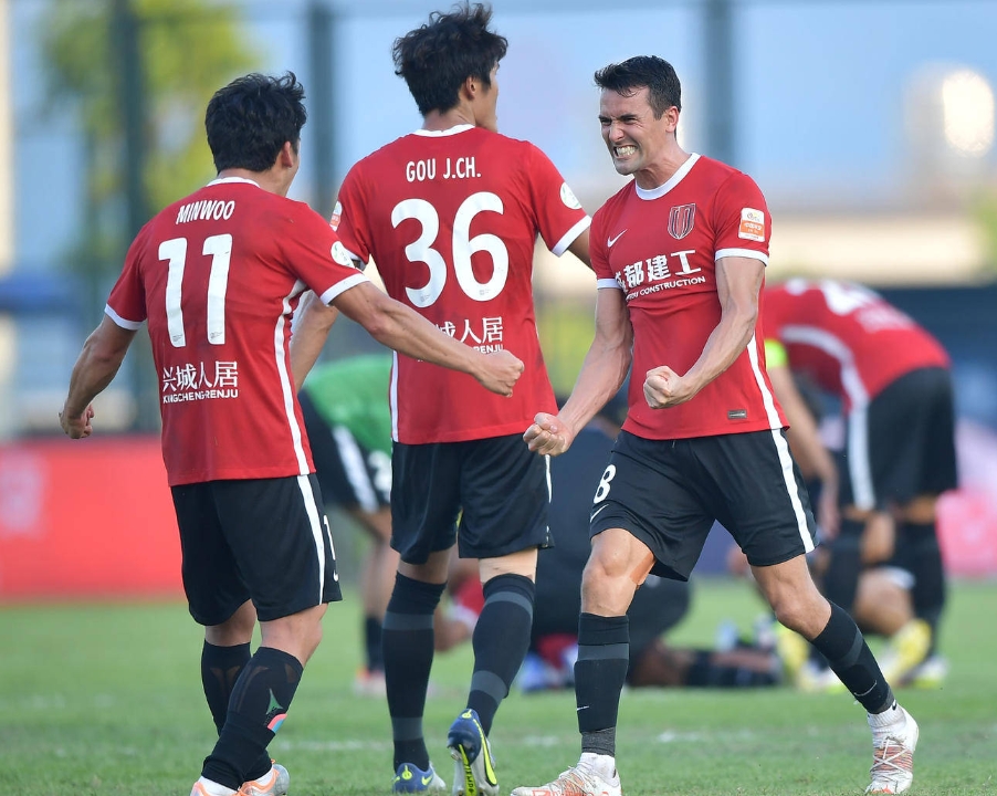 决战！青岛海牛vs上海申花，谁能闯进足协杯决赛？